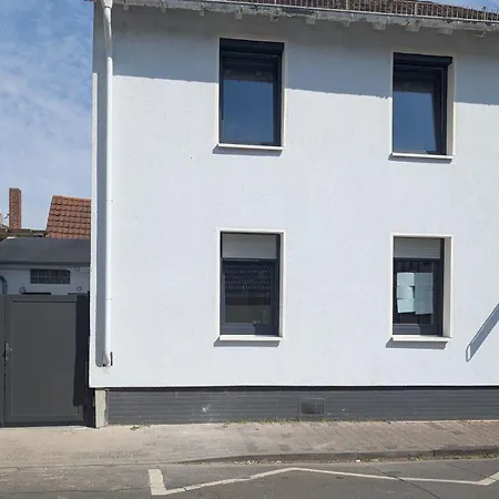 House 756 - 4 Schlafzimmer, 2 Badezimmer, Gaeste Wc, Sauna, Outdoor-kueche Holiday home Mainz